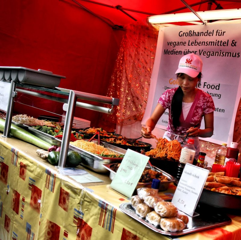 Chinese food stall offers vegan food