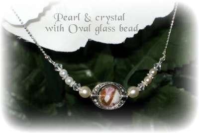 10.Pearl & crystal in oval  necklace