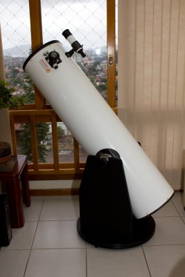 My GSO 305 (12) dobsonian telescope (side view)