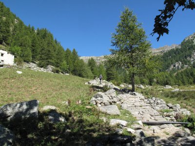 088 Climbing to Col di Lazoney.jpg