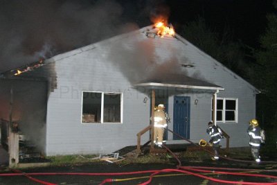 sturbridge route 20 fire08.jpg