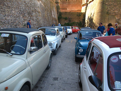 A  'herd' of Fiat 500's for Hernan