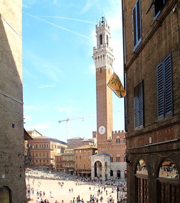 Central Square, Siena - I needed a wider lens