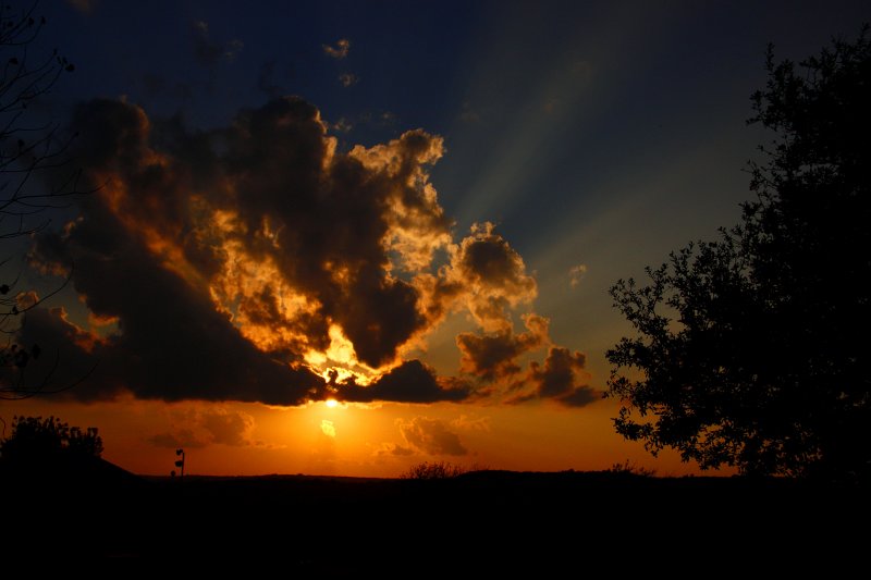 SUNSET OVER JAENS HOUSE