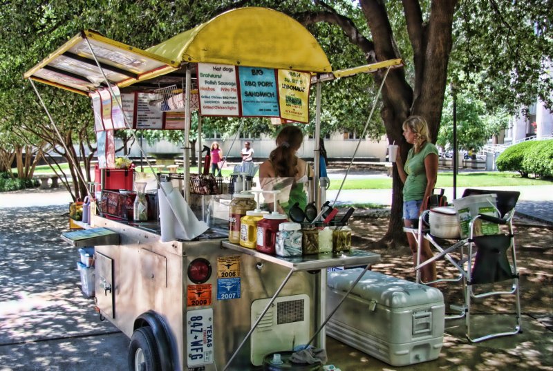 FINALLY, A SIDEWALK VENDOR!!!