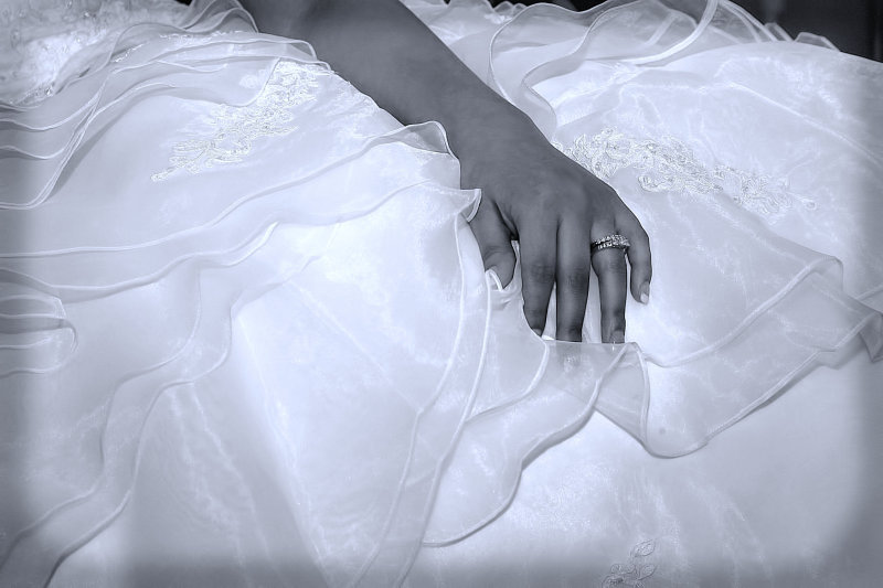THE DRESS - IMAGE 2 OF SET 2