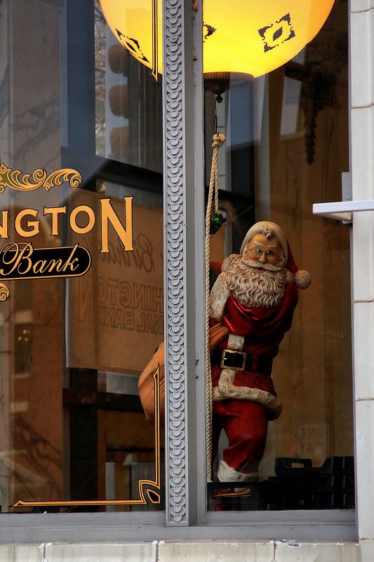 SANTA AT THE BANK - DAY 19