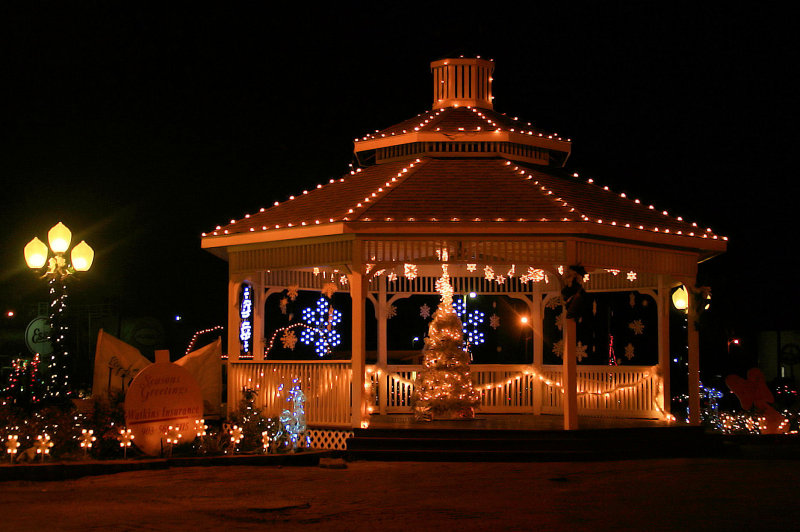 CHRISTMAS GAZEBO - DAY 23