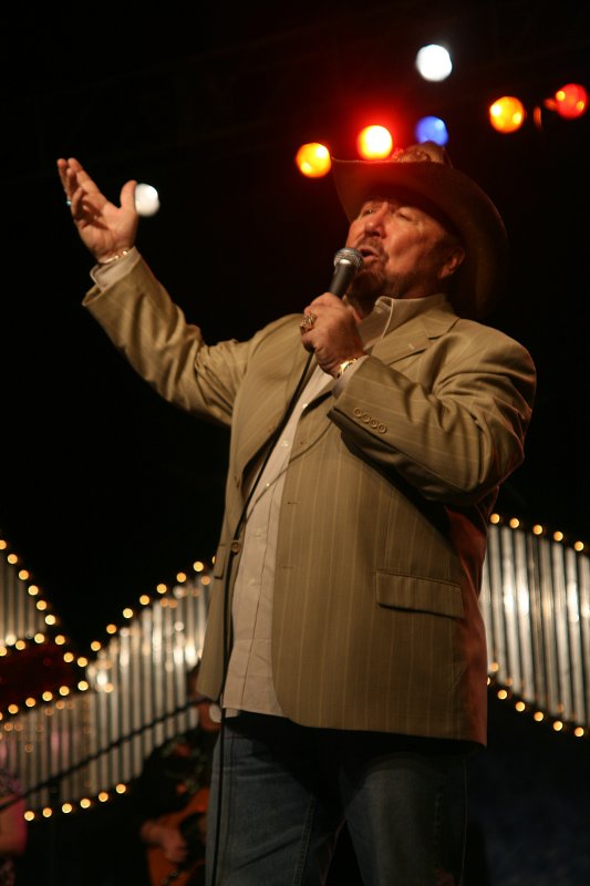 CAN YOU NAME THIS SINGER?
