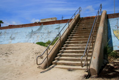 STAIRS FROM THE BEACH TO THE STREET