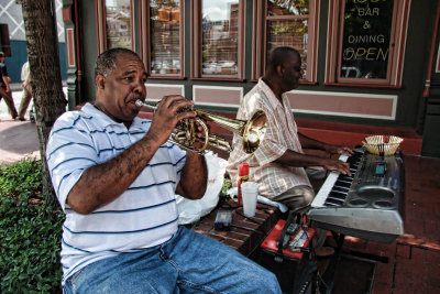 LUNCHTIME STREET ENTERTAINMENT