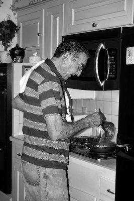 MY DADDY COOKING ME BREAKFAST