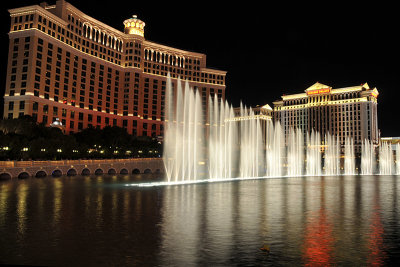 Night Fountain Show At The Bellagio