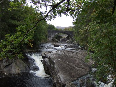 Old bridge near Drumnadrochit, from downstream