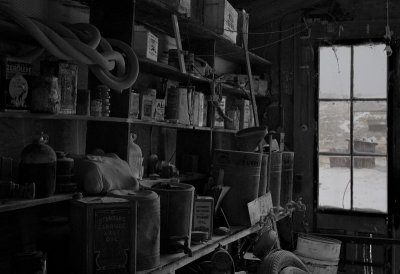 Garage (high contrast)