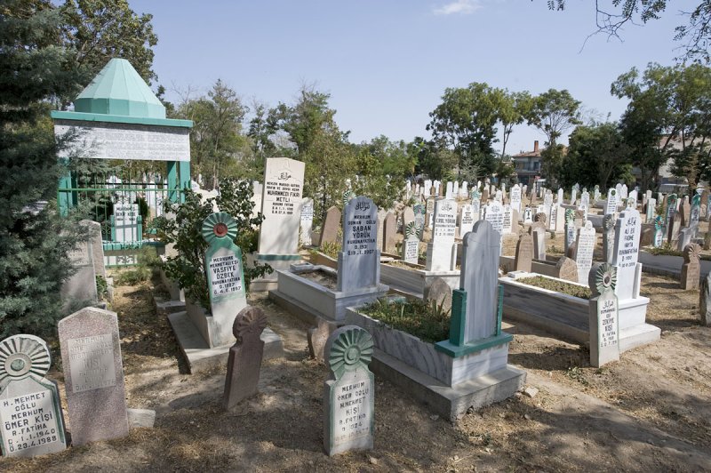 Konya Üçler Mezarlığı 3863.jpg