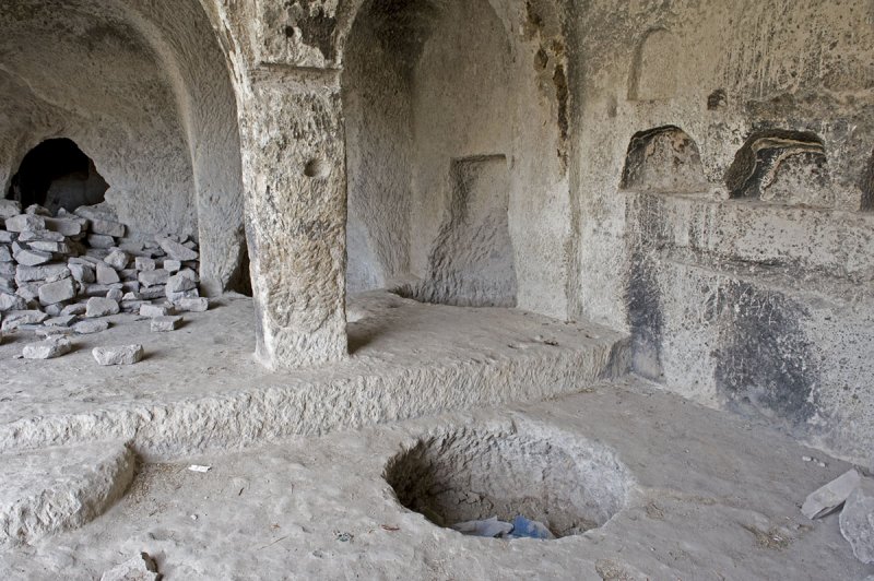 Sille rock dwellings 4684.jpg
