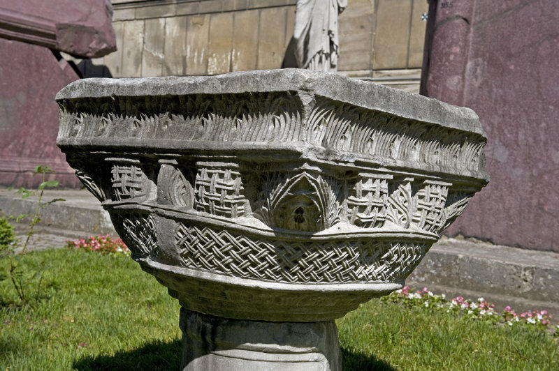 Istanbul Arch Museum june 2009 2545.jpg
