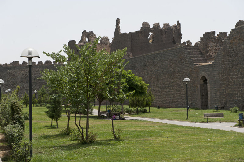 Diyarbakir north of Yedi Kardeş Burcu June 2010 7694.jpg