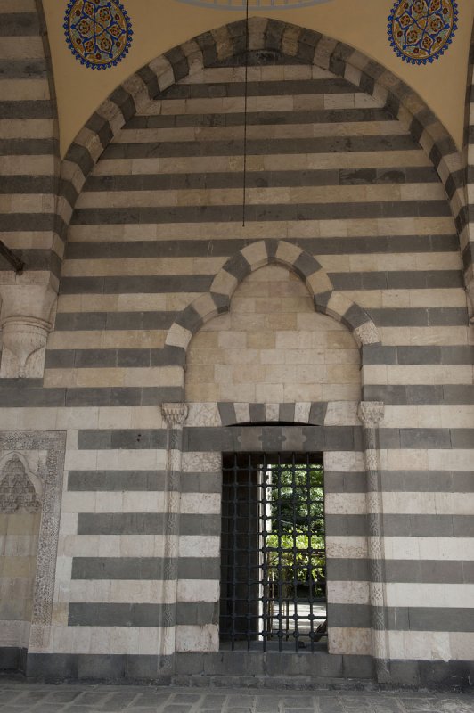 Diyarbakir Behram Pasha Mosque June 2010 7787.jpg