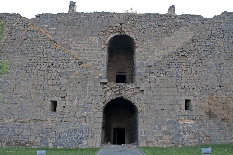 Diyarbakir June 2010 8061.jpg