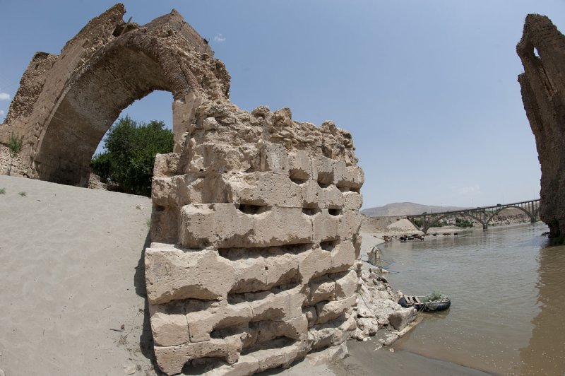 Hasankeyf June 2010 8252.jpg