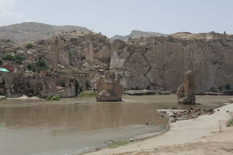 Hasankeyf June 2010 8274.jpg