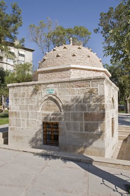 Konya Işak Paşa mausoleum 3751.jpg