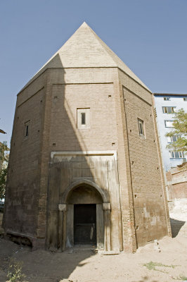 Konya Karaaslan Mausoleum 3953.jpg