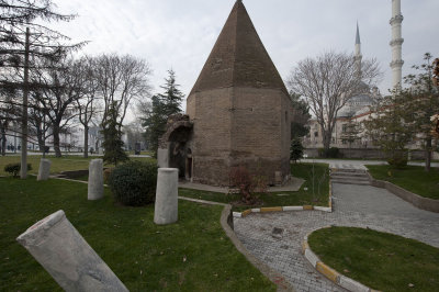 Konya Tacül Vezir mausoleum 2831.jpg