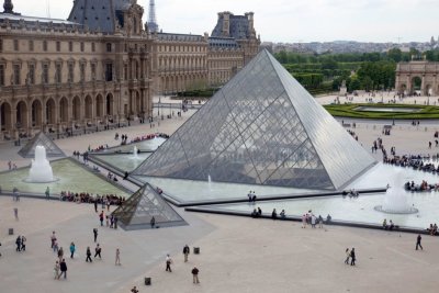 Le Louvre, Pyramide