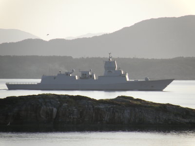 KNM Roald Amundsen in Hjeltefjorden