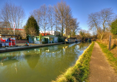 Oxford Canal heading North out of Banbury - Filling Station