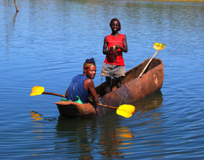 DSC_2092 Fishermen - Chicamba Dam Mozambique.JPG