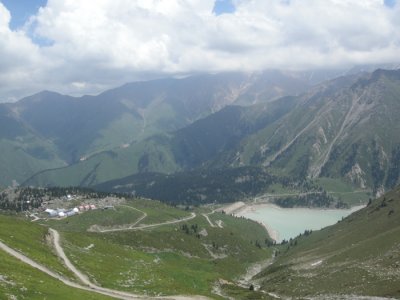 Observatoriet och Big Almaty Lake från ovan
