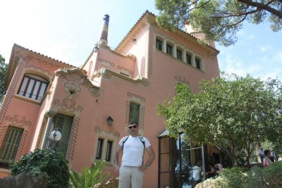 Barcelona 3 Gaudi house.jpg