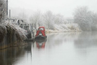 Red canal boat 1.jpg
