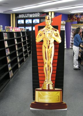 Oscar Statue.jpg