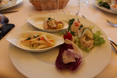 Lunch along the River Tiber