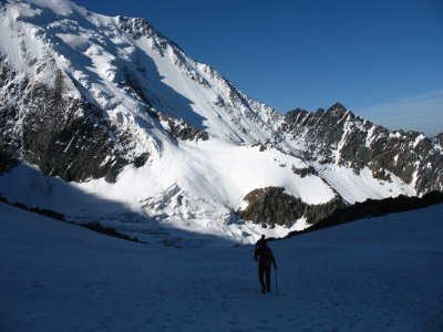 Approaching nid d'aigle from Glacier de Bionnassay