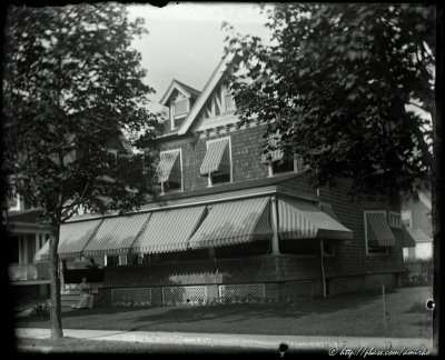 Image from small family collection of 17 glass plates 4x5