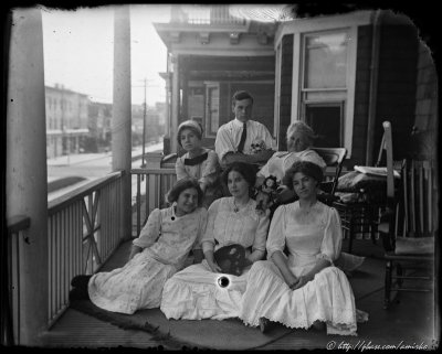 Image from small family collection of 17 glass plates 4x5