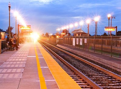 5:18 train arriving San Carlos