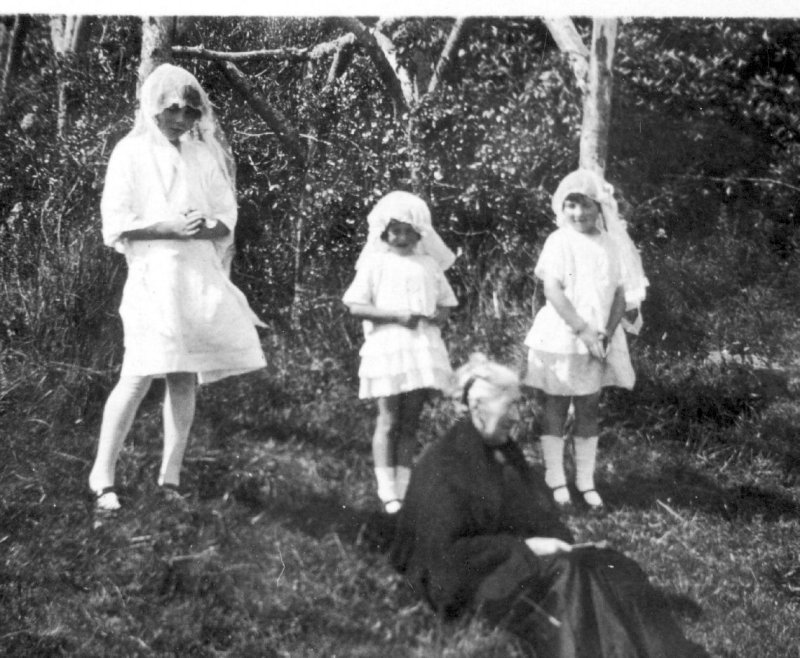 1926 Alethea, Norma, Virgy w Grandma OGallagher
