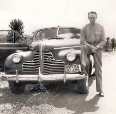 1946: Dad in Mexico. The car is a 1940 model Buick Eight,  still with wartime (1942) license plate.