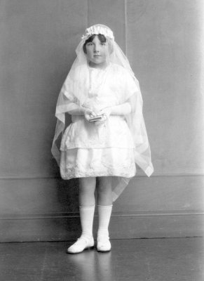 1926: Glasgow, Scotland.  Mom's first holy communion.