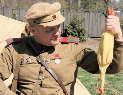 Officer and meal: Workers and Peasants Red Army 1943