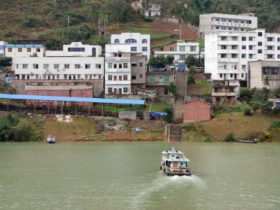 Back underway:  typical cross-river ferry