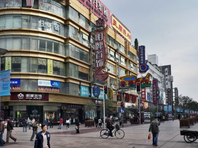 Nanjing Lu shopping street