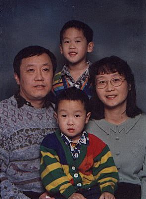 Zhou Lixin and Family